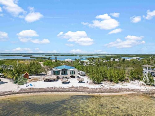 Beach View Room Barnacle bed and breakfast Deers Front Beach Suite in Big Pine Key, USA