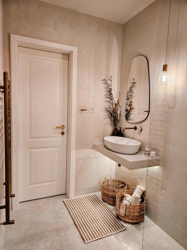 NEW Design Top-Class Suite next to the Castle-Free Parking-Terrace, Bratysława (zdjęcie 3)