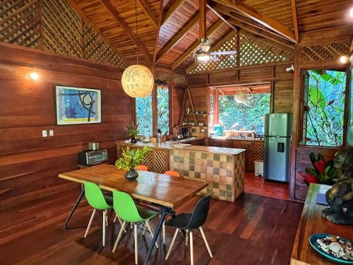 Facilities, Geckoes Lodge in Puerto Viejo de Talamanca