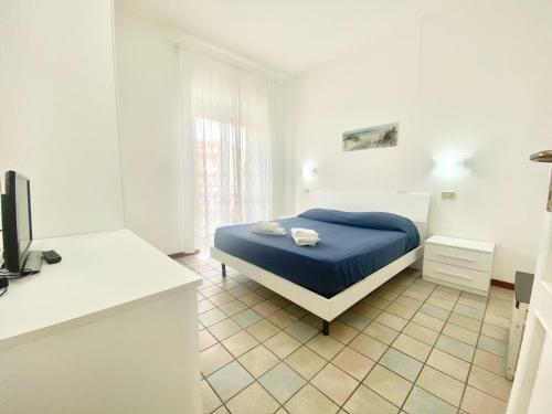 One-Bedroom Apartment image 10