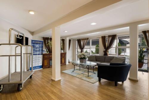 Best Western Woodbury Inn - image 7