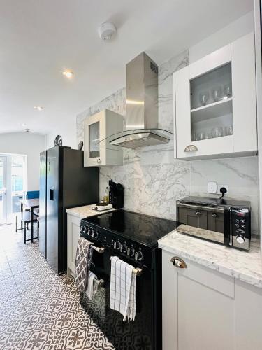 Konyha, Sun Guest House Cambridge in Arbury