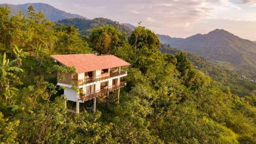 Зовнішній вигляд готелю, Villa Canopy Minca in Мінка