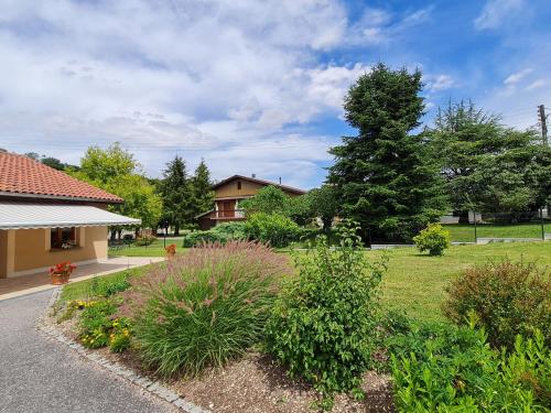 Gîte charmant à Naives-Rosières : 4 pers., grand terrain fleuri, proche Bar-le-Duc - FR-1-585-51 - Laimont