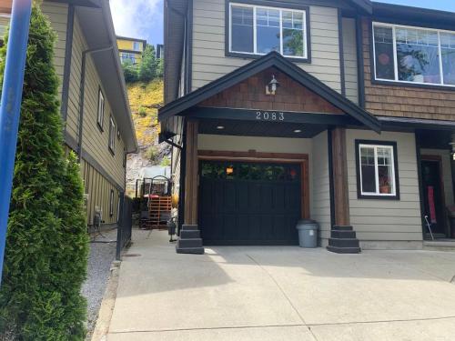 Separate entry sweet home in Victoria, Canada