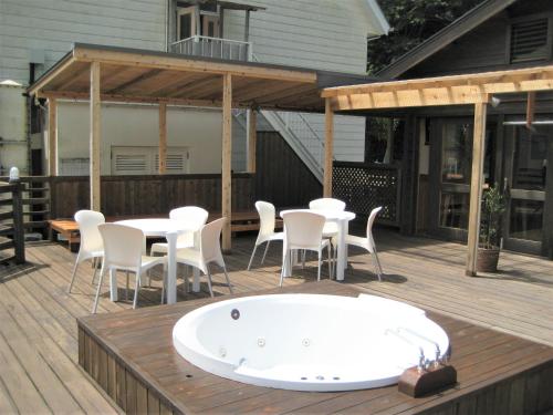 Ernest House – Shimoda, KY