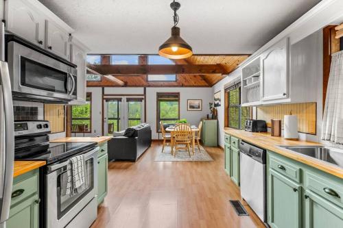 July Summer Specials, Minutes to parkway in Pigeon Forge, USA
