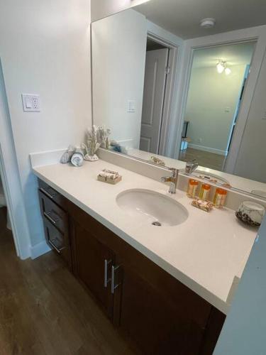 Marina Club - Amazing 1 Bed Oasis in Venice in Los Angeles, USA