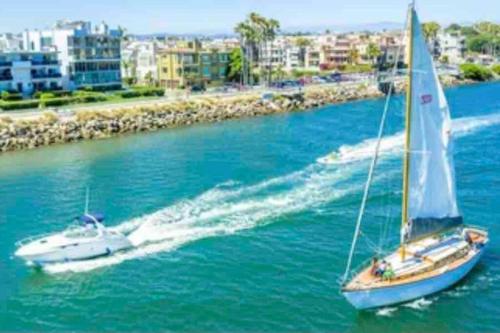 Marina Club - Amazing 1 Bed Oasis in Venice in Los Angeles, USA