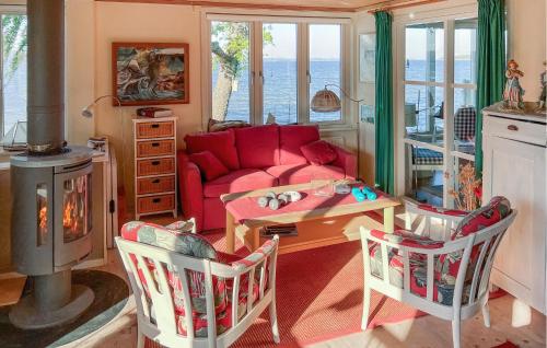 Cozy Home In Vikbolandet With Sauna in Navekvarn