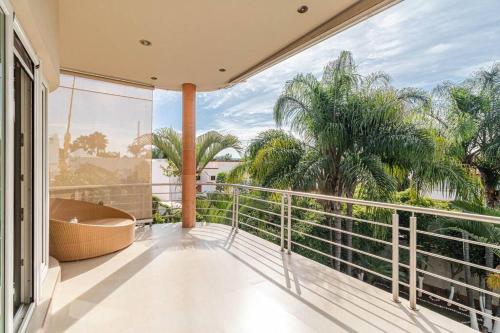 Alberca, jacuzzi, gym, cine, sauna y mucho más! in Jiutepec, Mexico