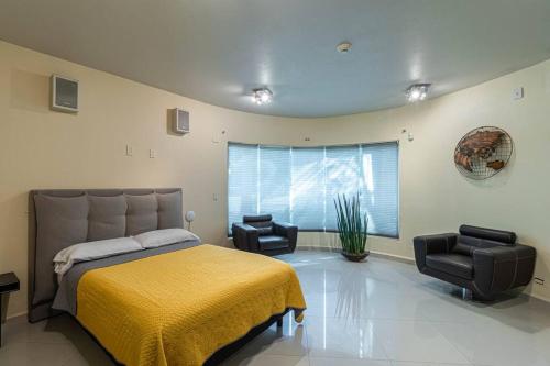 Alberca, jacuzzi, gym, cine, sauna y mucho más! in Jiutepec, Mexico