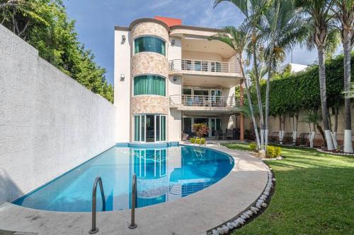 Alberca, jacuzzi, gym, cine, sauna y mucho más! in Jiutepec, Mexico