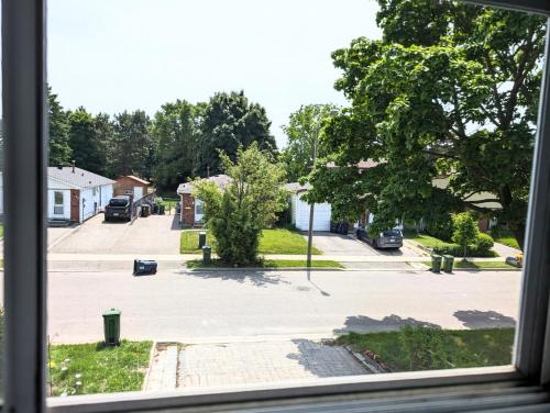 ทัศนียภาพภายนอกโรงแรม, Cozy and quiet house with swimming pool near สวนสัตว์โตรอนโต
