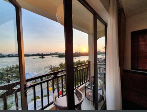 Roxana River Villa
