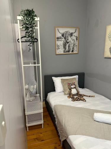 Cozy Single Room - Seconds to Central Station - Nearby CBD USYD UTS - Shared Bathroom