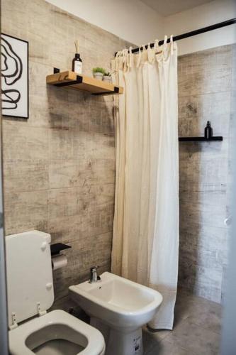 One-Bedroom Apartment image 10