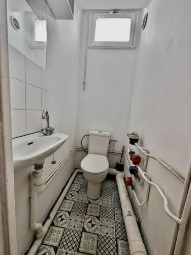 Studio Calme dans le Centre avec Parking Gratuit Studio Calme dans le Centre avec Parking Gratuit