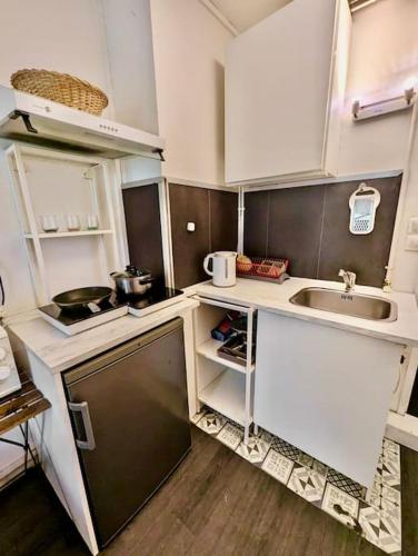 Studio Calme dans le Centre avec Parking Gratuit Studio Calme dans le Centre avec Parking Gratuit