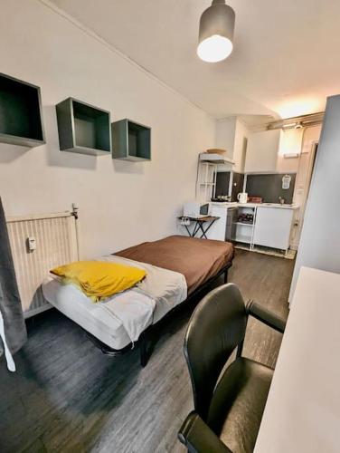 Studio Calme dans le Centre avec Parking Gratuit Studio Calme dans le Centre avec Parking Gratuit