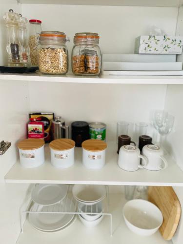 บริการและสิ่งอำนวยความสะดวก, Sunny Cottage - Close to Airport & Beach in เวสท์ชอร์