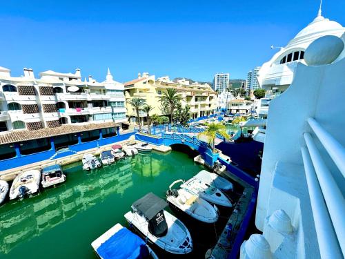 Luxe Appartement in de jachthaven van Benalmadena, provincie Malaga, Costa del Sol in Torremuelle