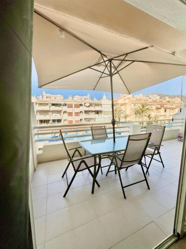 Luxe Appartement in de jachthaven van Benalmadena, provincie Malaga, Costa del Sol in Torremuelle