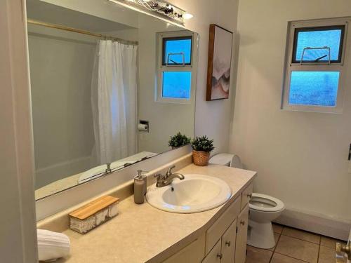 3 bedroom home for family Near Guildford in Surrey, Canada