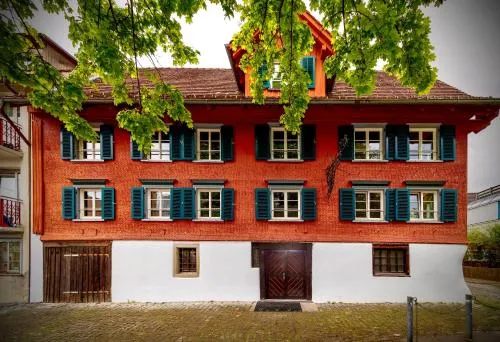 Crimson Cottage Apartments in Dornbirn, Österreich