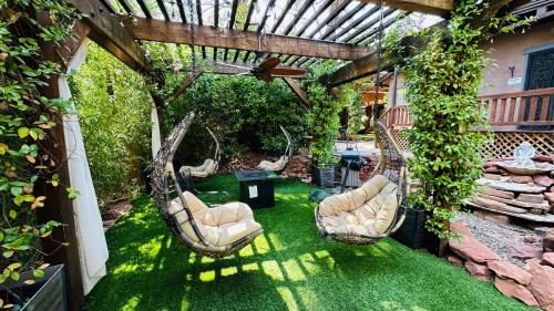 Lantern Light Inn - Romantic Getaway - image 9