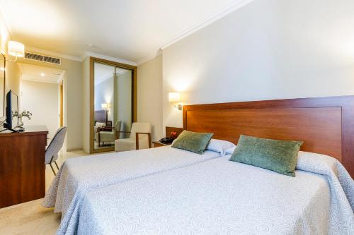 Economy Double Room image 4