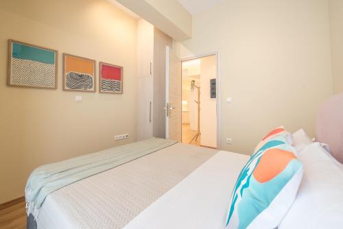 Elegant 2BR with Jacuzzi & Acropolis View - Tap to explore photos
