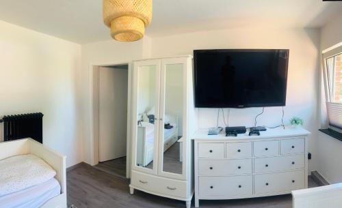 1 queen bed, 2 double beds