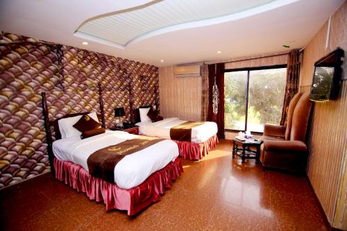 Deluxe Double Room image 5