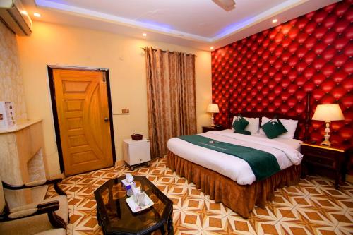 Deluxe Double Room image 6