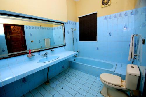 Executive Triple Room image 8