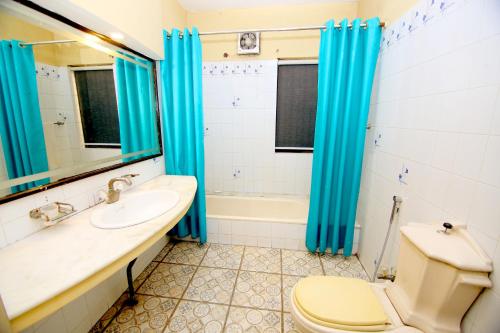 Executive Triple Room image 10