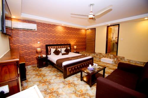 Executive Triple Room image 3