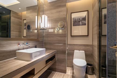 Standard Twin Room image 2