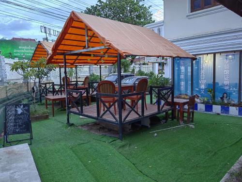 View, ShuYa Hotel 舒雅酒店 in Ban Vieng Mai Road