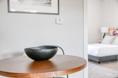 CozySuites Music Row Modern 1BR in Nashville! 02