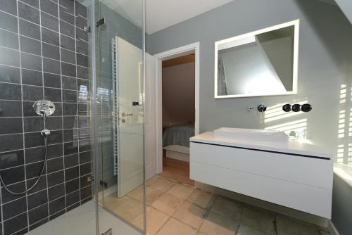 Apartment image 6