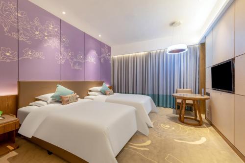 Standard Twin Room image 3