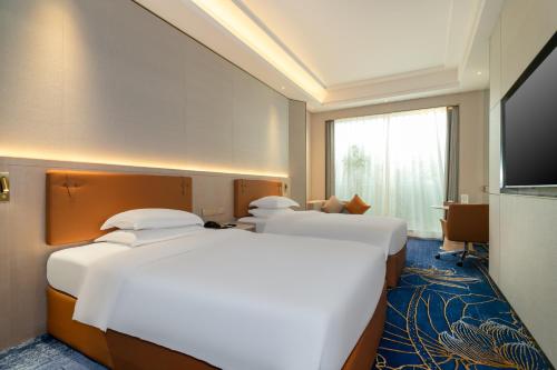 Standard Twin Room image 4
