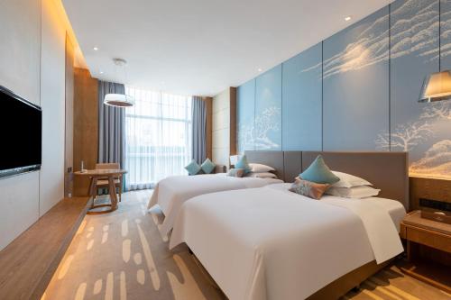 Standard Twin Room image 5