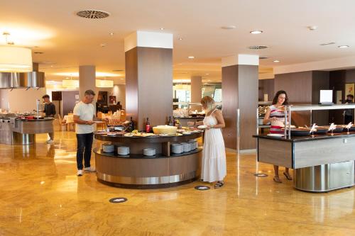 Protur Roquetas Hotel & Spa - image 13
