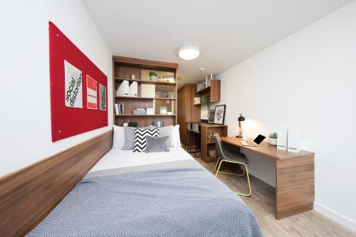 Student Only Studio with Modern Kitchen and Bath, Londyn