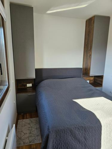 One-Bedroom Apartment image 10