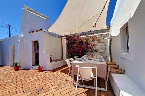 Casa Típica com Pátio e Tanque