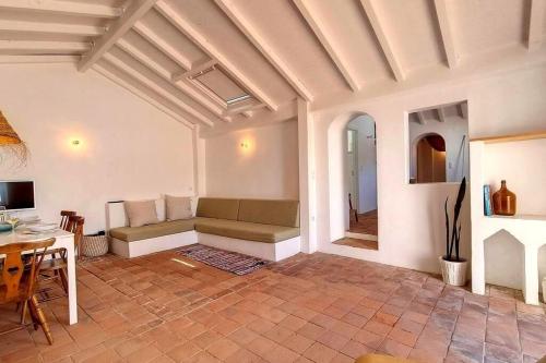 Casa Típica com Pátio e Tanque